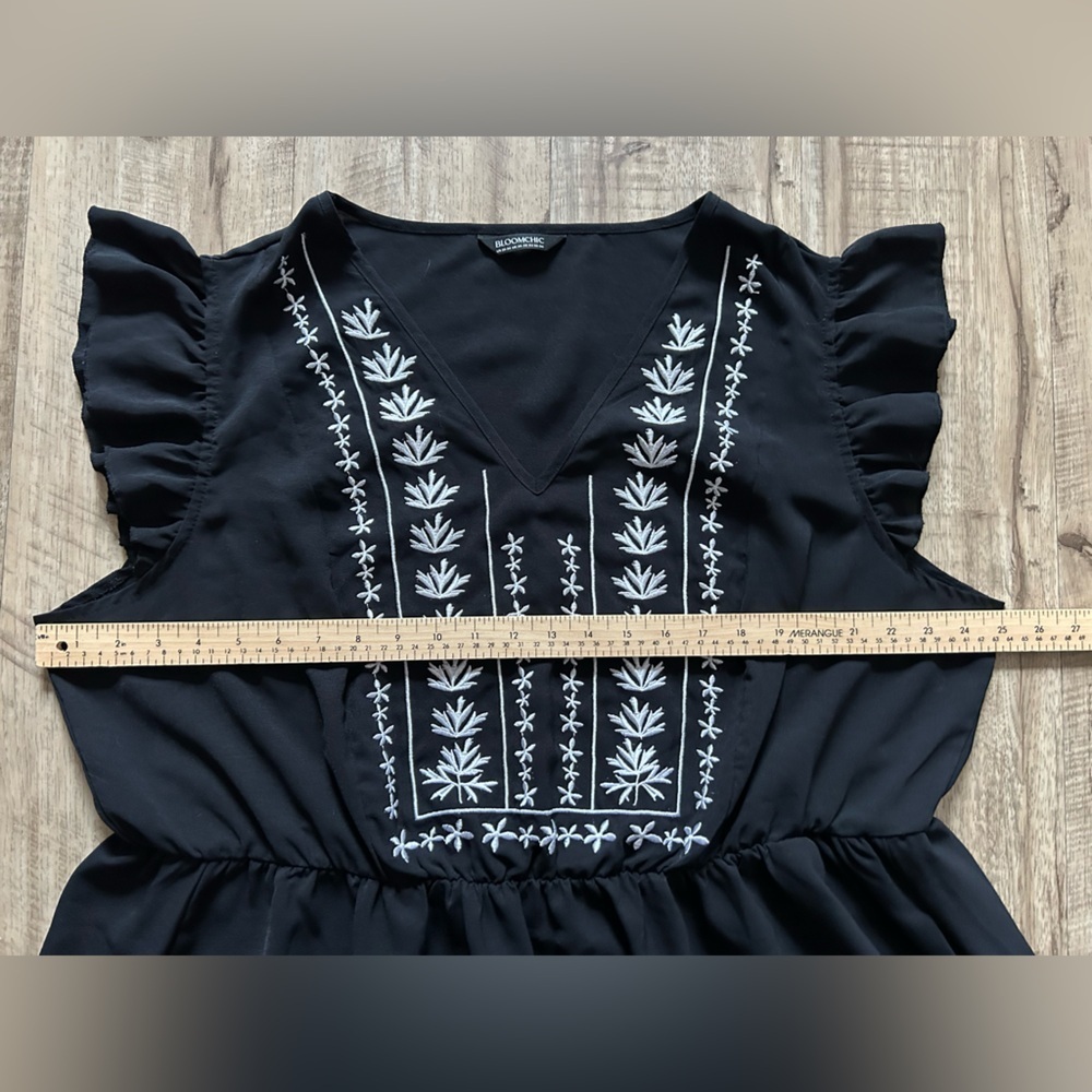 BloomChic Black Dress with White Embroidery boho bohemian summer flowy flutter - Picture 8 of 9